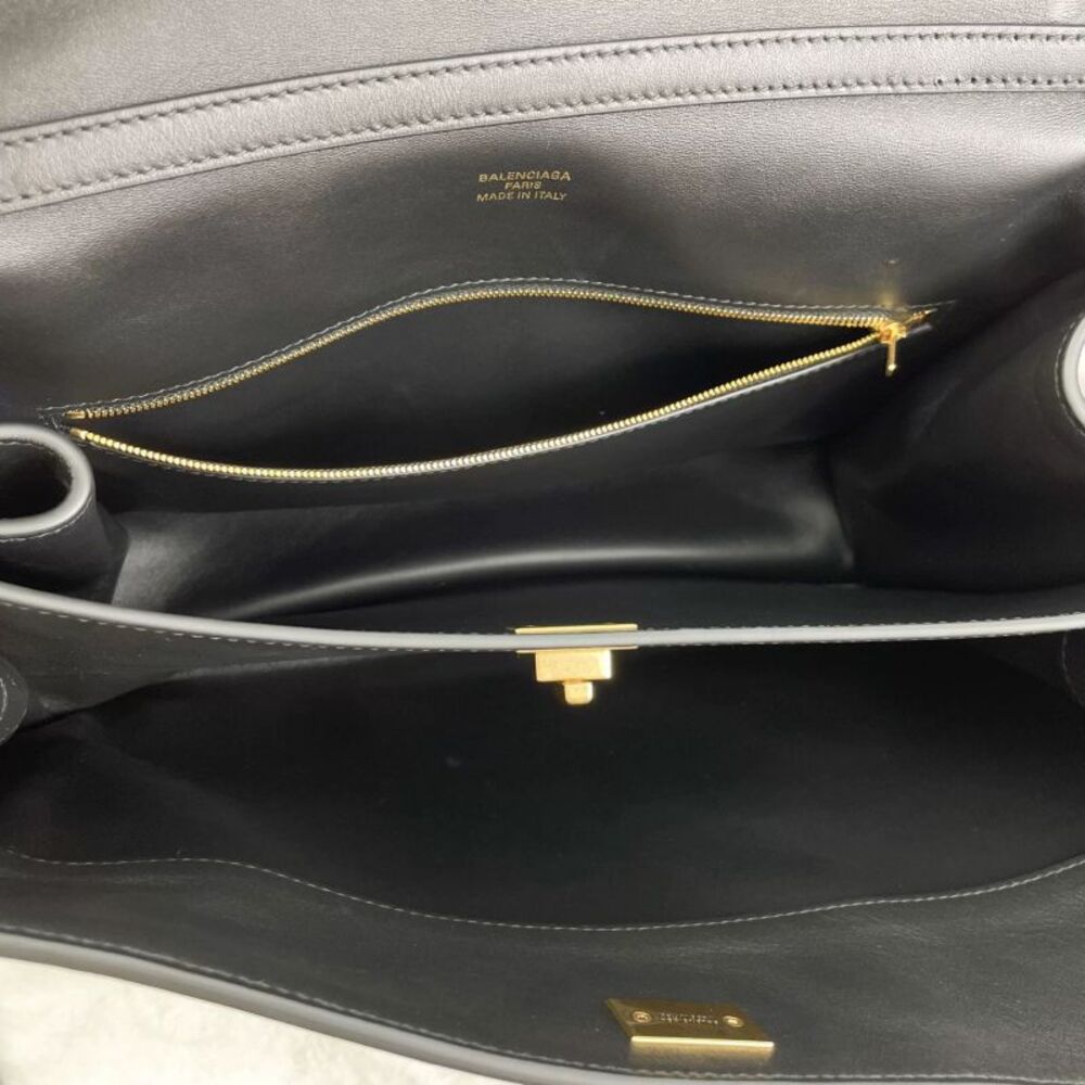 Balenciaga Women Pre-Loved Bag Very Good Condition - Picture 7 of 9